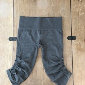 Lululemon Athletica Ebb and Flow Size 6